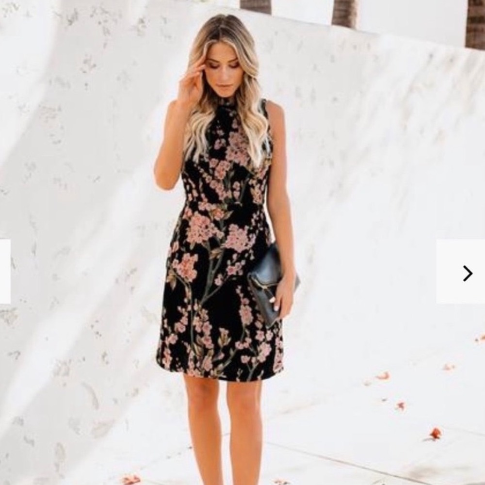 Aakaa Floral Velvet Mini Dress in Black Pink Cherry Blossom, Women's Size Medium - Picture 1 of 11